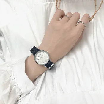 Нови дамски часовници на ивици, Прост дизайн на циферблата с циферблат, Дамски кварцови часовници, Ежедневни Розов найлонов ремък, Дамски часовници