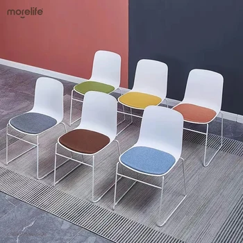 Модерна минималистична трапезария стол с дървена прическа, Пластмасов Луксозен мек стол, с Ергономичен дизайн, Тоалетка, стол, Мебели за ресторант, кафене